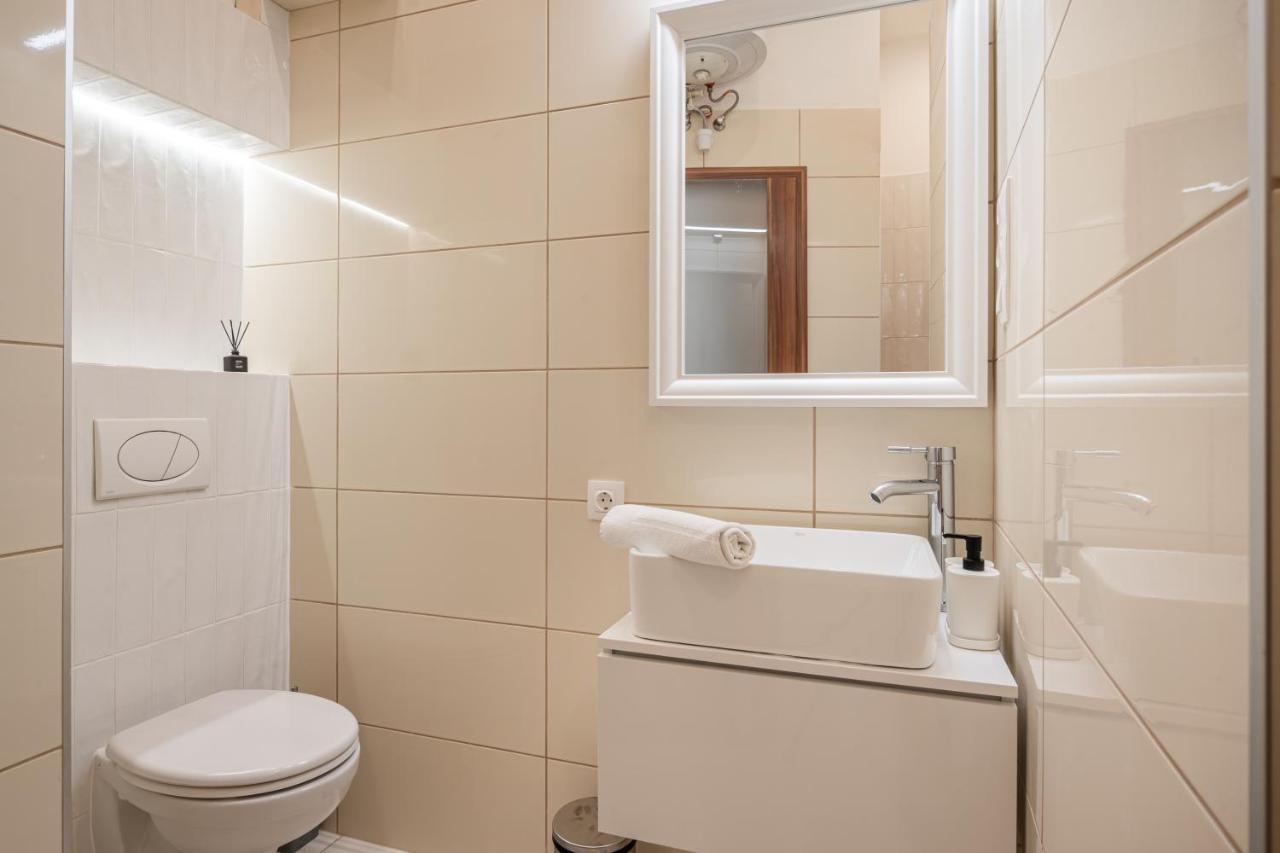 K7 - Boutique Apartments, Best Location. By Bqa Budapest Bagian luar foto